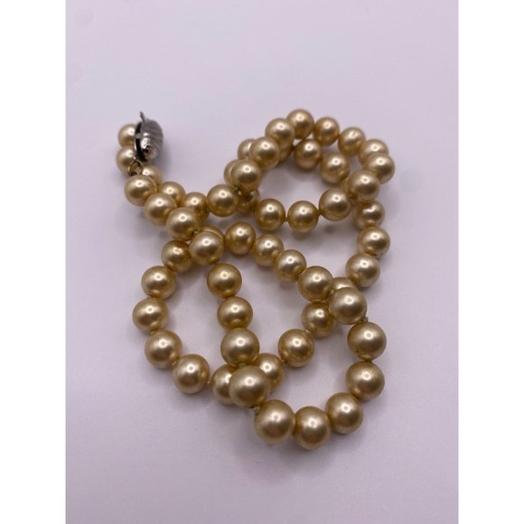 Vintage creamy pearls / wedding jewelery / classic piece / FREE Personalized Gif - Picture 4 of 10